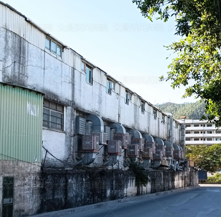 車間大，人員怎么利用環(huán)?？照{(diào)實(shí)現(xiàn)車間降溫