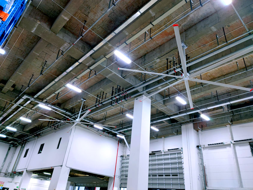 廠房車間悶熱不通風可以使用工業(yè)大風扇嗎？