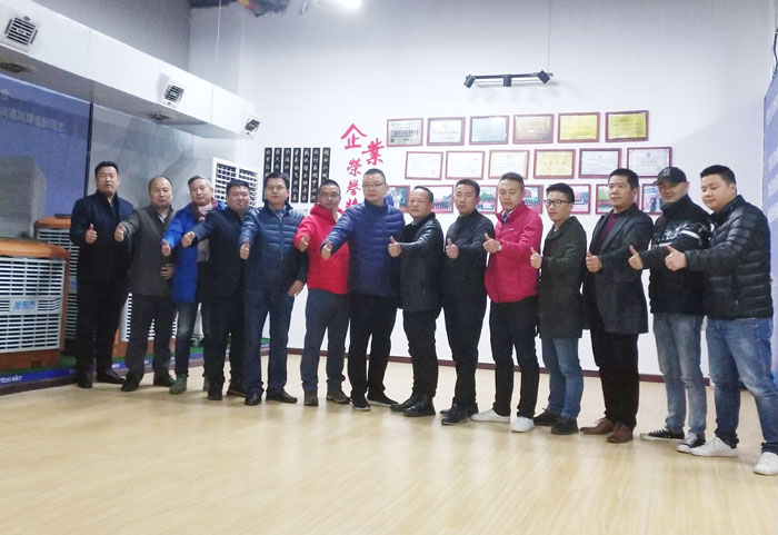 （冬日溫暖）潤東方環(huán)?？照{(diào)總部兄弟團走近各大經(jīng)銷商