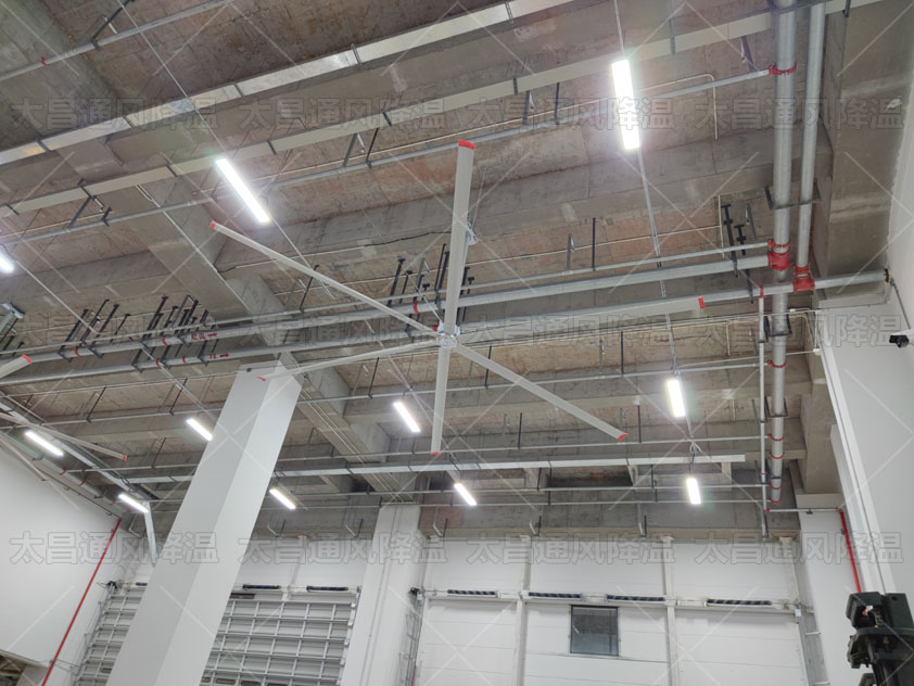 大面積車間降溫推薦安裝工業(yè)大風(fēng)扇